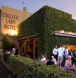 The College Lawn Hotel - Accommodation Brunswick Heads 1