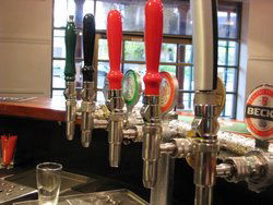 Mayfair Tavern & Bottleshop - Accommodation Brunswick Heads 2