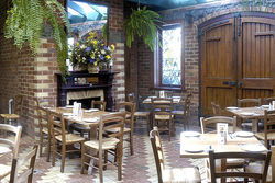 Leinster Arms Hotel - Accommodation Brunswick Heads 2