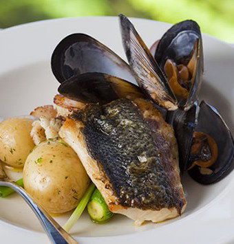 Chris's Beacon Point Restaurant - Accommodation Brunswick Heads 3