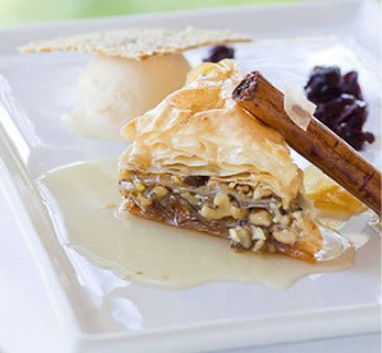 Chris's Beacon Point Restaurant - Accommodation Brunswick Heads 5