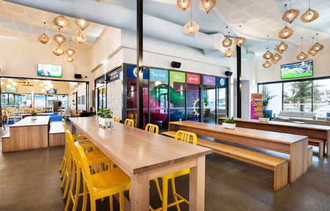 Coolum Beach Hotel - Accommodation Brunswick Heads 1