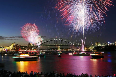 New Year's Eve Fireworks Cruise: Sydney Showboats - Accommodation Brunswick Heads 1
