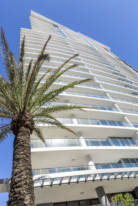 Artique Surfers Paradise - Accommodation Brunswick Heads 2