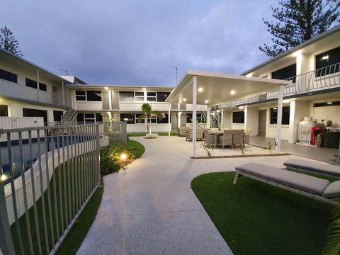 Montego Mermaid Beach Motel - Accommodation Brunswick Heads 0