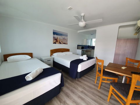 Montego Mermaid Beach Motel - Accommodation Brunswick Heads 5