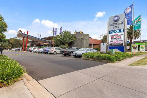 Quality Hotel Taylors Lakes - Accommodation Brunswick Heads 4
