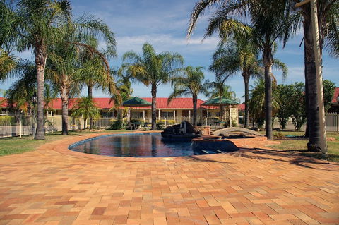 Pines Country Club Motor Inn - Accommodation Brunswick Heads 2