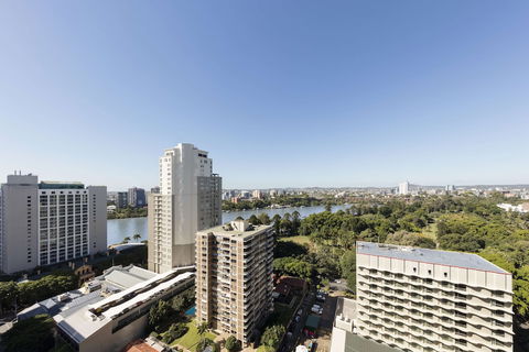 Oaks Brisbane On Margaret Suites - Accommodation Brunswick Heads 1