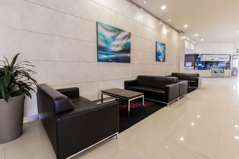 Oaks Glenelg Plaza Pier Suites - Accommodation Brunswick Heads 5