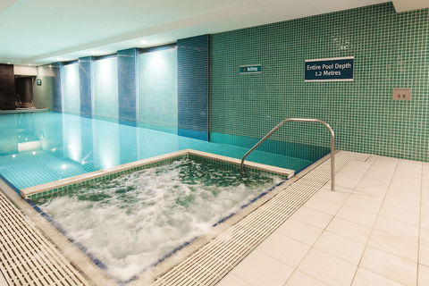 Oaks Glenelg Plaza Pier Suites - Accommodation Brunswick Heads 2