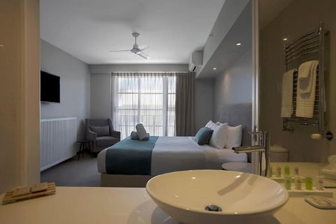 Deep Blue Hotel & Hot Springs - Accommodation Brunswick Heads 1