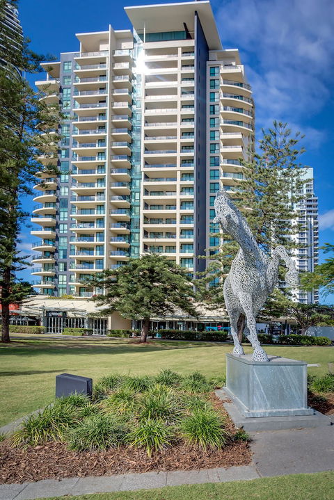 Mantra Broadbeach On The Park - Accommodation Brunswick Heads 0