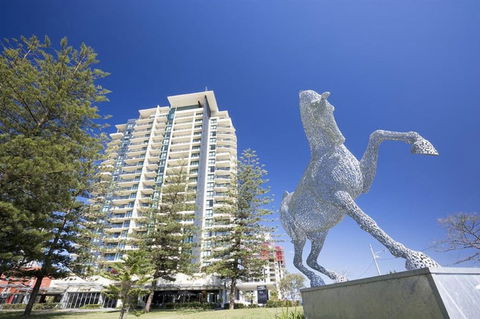 Mantra Broadbeach On The Park - Accommodation Brunswick Heads 2
