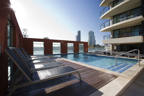 Mantra Broadbeach On The Park - Accommodation Brunswick Heads 3
