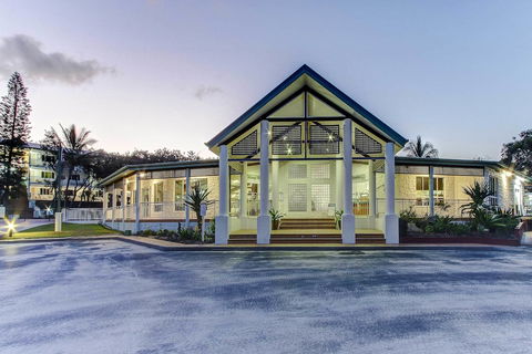 Eurong Beach Resort - Accommodation Brunswick Heads 2