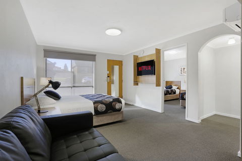 Tudor Motor Inn Warrnambool - Accommodation Brunswick Heads 2