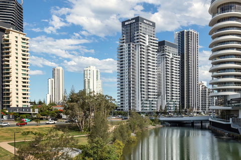 Meriton Suites Broadbeach, Gold Coast - Accommodation Brunswick Heads 2
