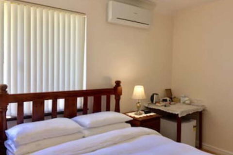 The Royal Dolphin B&B In Safety Bay - Accommodation Brunswick Heads 0