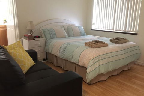 The Royal Dolphin B&B In Safety Bay - Accommodation Brunswick Heads 5