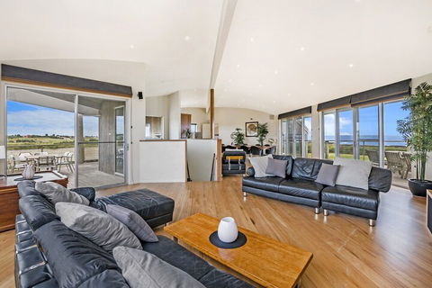HEARNS BEACH HOUSE - Accommodation Brunswick Heads 1