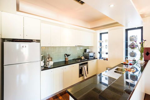 BELLE, 2BDR Melbourne Apartment - Accommodation Brunswick Heads 6