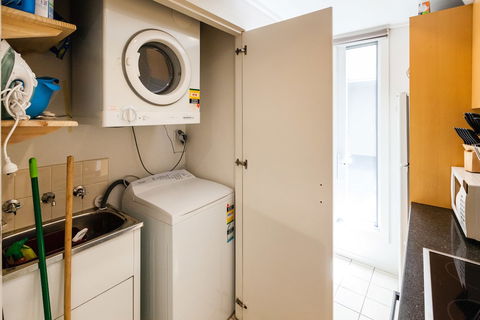 NAOMI, 2BDR South Melbourne Apartment - Accommodation Brunswick Heads 0