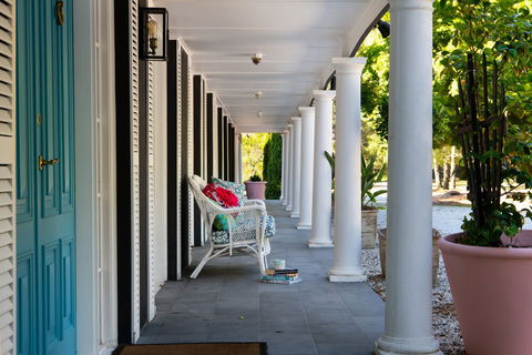 The Pond House Trentham - Accommodation Brunswick Heads 0