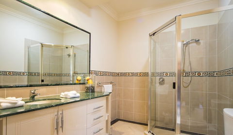 LUXE At Sanctuary Cove - Accommodation Brunswick Heads 2