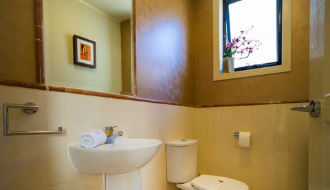 LUXE At Sanctuary Cove - Accommodation Brunswick Heads 0