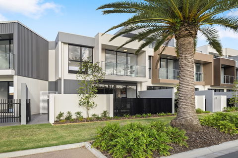 The Peninsula At Hope Island - Accommodation Brunswick Heads 0