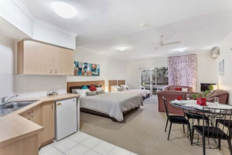 Zenith Studio Unit 3, 10 Messines Street - Accommodation Brunswick Heads 0