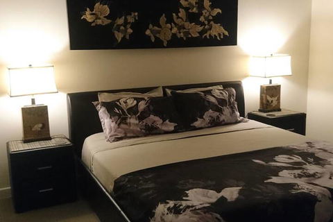 Palm Lakeside - Bowen, Whitsundays Wifi Netflix Private Cool Luxury - Accommodation Brunswick Heads 2