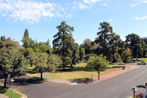 Adelaide CBD Apartment - 3BR, 2Bath & Carpark - Accommodation Brunswick Heads 0