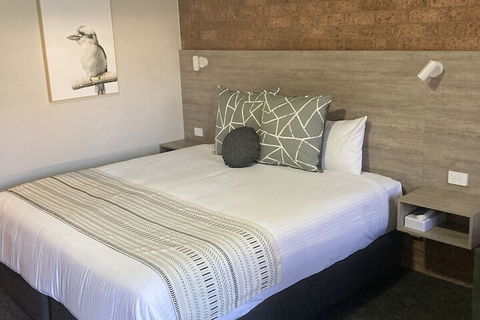 Hamilton's Henry Parkes Motor Inn, Parkes - Accommodation Brunswick Heads 4