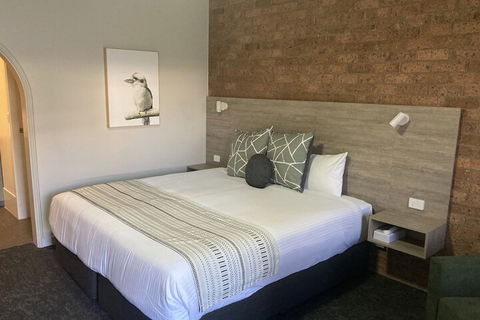 Hamilton's Henry Parkes Motor Inn, Parkes - Accommodation Brunswick Heads 7