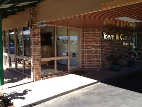 Town & Country Motor Inn Forbes - Accommodation Brunswick Heads 3
