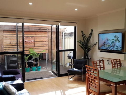 The Artisan 3BR House In The City - Accommodation Brunswick Heads 3