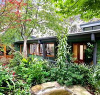 The Black Cockatoo Secret Garden Mountains Home - Accommodation Brunswick Heads