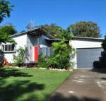 10 Double Island Drive Modern family home centrally located swimming pool  outdoor area - Accommodation Brunswick Heads