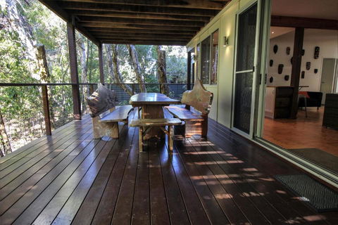 17 Naiad Court Modern Open Plan Family Home With Covered Outdoor Area & Double Lock Up Garage - Accommodation Brunswick Heads 4