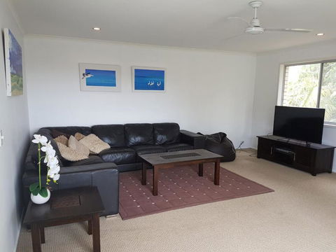 15 Larapinta Court Family Home With Swimming Pool In A Quiet Street & Central Location Close To CBD - Accommodation Brunswick Heads 6