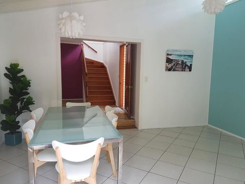 15 Larapinta Court Family Home With Swimming Pool In A Quiet Street & Central Location Close To CBD - Accommodation Brunswick Heads 5