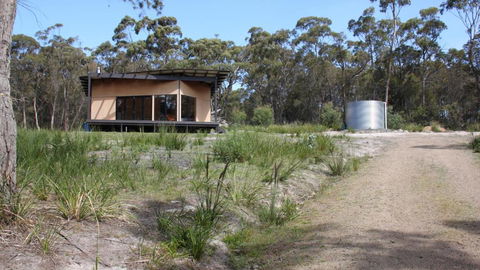 BAY Of FIRES ECO HUT Off Grid Experience At Binalong Bay - Accommodation Brunswick Heads 1