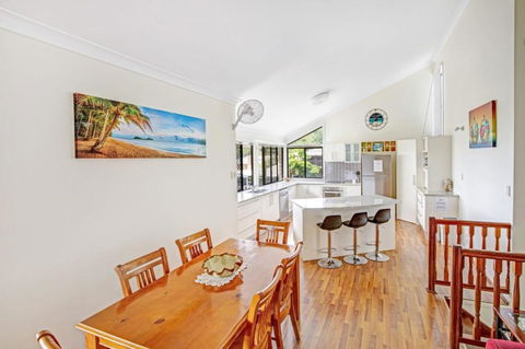 40 Rumbalara Avenue Rainbow Beach Entertain On The Spacious Verandah Overlooking Beautiful Rainbow Beach - Accommodation Brunswick Heads 1