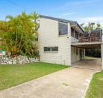 40 Rumbalara Avenue Rainbow Beach Entertain on the spacious verandah overlooking beautiful Rainbow Beach - Accommodation Brunswick Heads