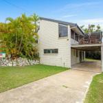 40 Rumbalara Avenue Rainbow Beach Entertain On The Spacious Verandah Overlooking Beautiful Rainbow Beach - Accommodation Brunswick Heads 0
