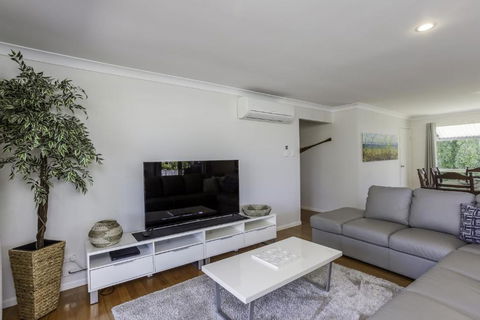 14 Zircon Street Centrally Located Family Home With Covered Deck Close To Patrolled Beach & Shops - Accommodation Brunswick Heads 2