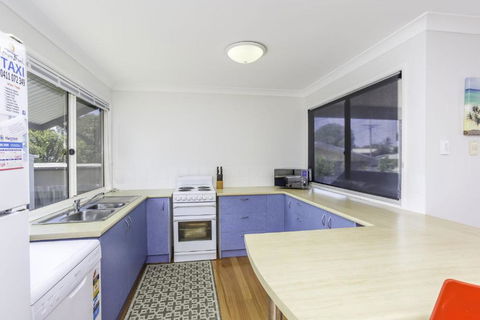 14 Zircon Street Centrally Located Family Home With Covered Deck Close To Patrolled Beach & Shops - Accommodation Brunswick Heads 6