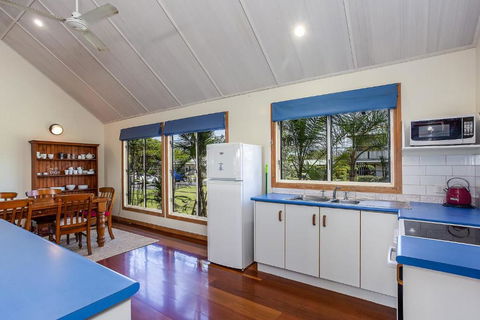 6 Ilmenite Avenue Coastal Beach Shack Within Walking Distance To Patrolled Beach & CBD - Accommodation Brunswick Heads 2